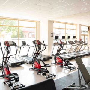 Active Gym – Basic Pack: χώρος γυμναστηρίου με βάρη, μηχανήματα και αξεσουάρ για Pilates, Yoga και λειτουργική προπόνηση.