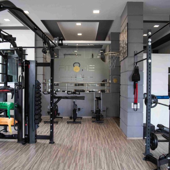 FIT ME – Exclusive Health Club – Basic Pack Φοιτητικό με πρόσβαση σε όργανα, βάρη και ομαδικά προγράμματα όπως Pilates, TRX, HIIT, Body Pump και άλλα.