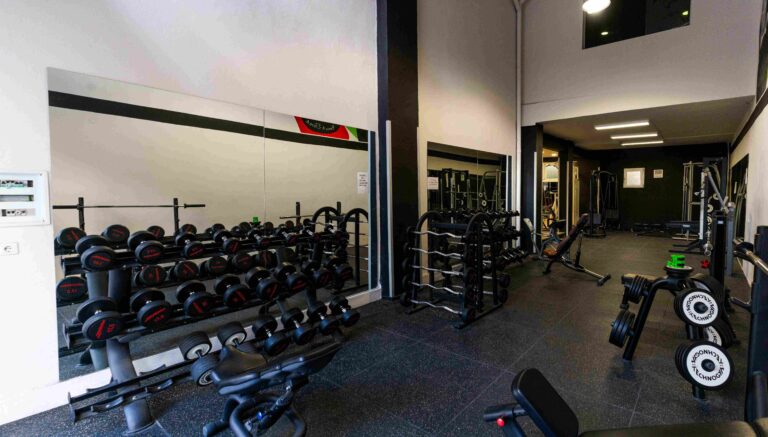 SPORTSHOUSE – Basic Pack με πρόσβαση σε open gym και ομαδικά προγράμματα. Aerial yoga διαθέσιμη με επιπλέον κόστος.