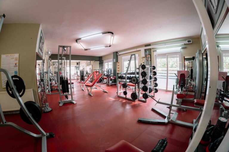 TOP GYM – Basic Pack Φοιτητικό με ελεύθερα βάρη, μηχανήματα, Pilates και TRX, για φοιτητές που αναζητούν οικονομική και ολοκληρωμένη προπόνηση.