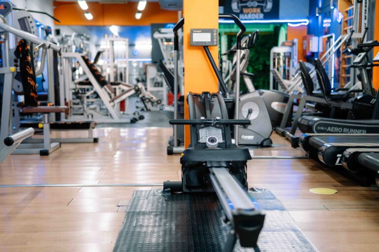 Mega Fit – Basic Pack Plus Φοιτητικό: Συνδρομή με χρήση μηχανημάτων και ομαδικά fitness προγράμματα για φοιτητές.