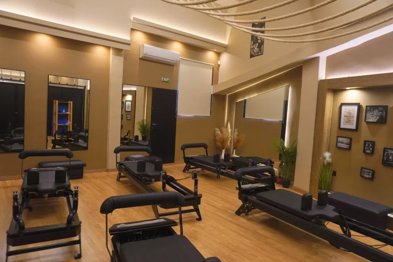 Sweatbox Pilates – Pilates Reformer Group: Συνδρομή για ολιγομελή μαθήματα pilates με μηχανήματα