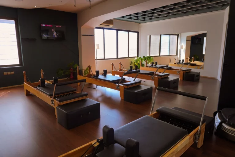 Golden Clubs – Pilates Reformer(3 Μήνες): Έως 3 συνεδρίες/εβδομάδα με επαγγελματική καθοδήγηση και σύγχρονο εξοπλισμό.