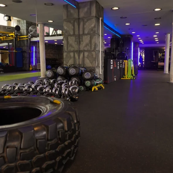 Golden Clubs – ACROSS CHAMPION (12 Μήνες) – Φοιτητικό: Απεριόριστη προπόνηση για φοιτητές σε Gym, Groups και A-CROSS, με υποστηρικτικά δώρα.