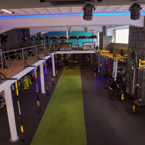 Golden Clubs – FITNESS SPARK (12 Μήνες): Συνδρομή για Gym, Cardio και Group training με δώρο A-CROSS, χωρίς περιορισμούς.