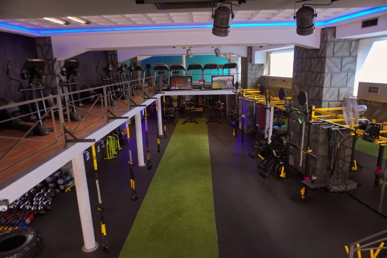 Golden Clubs – FITNESS SPARK (12 Μήνες): Συνδρομή για Gym, Cardio και Group training με δώρο A-CROSS, χωρίς περιορισμούς.