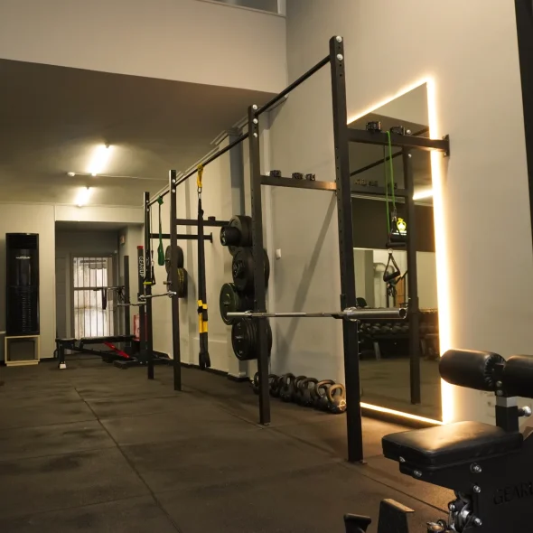 Προπόνηση σε μικρή ομάδα στο SALUS Fitness & Nutrition – Group Personal με καθοδήγηση από personal trainer.