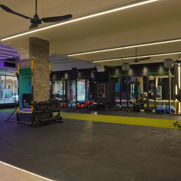 UNTHINK FITNESS REPUBLIC – ACROSS CHAMPION (12 Μήνες) Gym & Cross χωρίς όρια με δώρο συμβουλές και family passes.