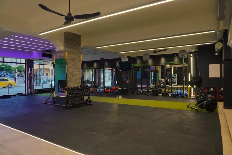UNTHINK FITNESS REPUBLIC – ACROSS CHAMPION (12 Μήνες) Gym & Cross χωρίς όρια με δώρο συμβουλές και family passes.