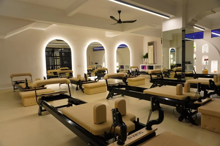UNTHINK FITNESS REPUBLIC – Reformer Pilates 3 μηνών: 30 συνεδρίες για δύναμη, σταθερότητα και ευλυγισία.