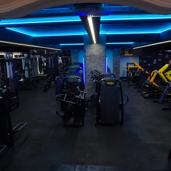 UNTHINK FITNESS REPUBLIC – UNTHINK REBEL Φοιτητικό (12 Μήνες): Gym, Cross Training, Pilates Reformer, Friends & Family Passes για φοιτητές.