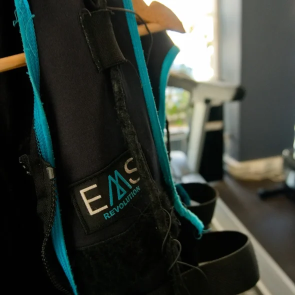 Healthfit Training Studio – EMS Training με πακέτα 4, 8 και 16 προπονήσεων. Προπόνηση υψηλής τεχνολογίας για γρήγορη ενεργοποίηση μυών.