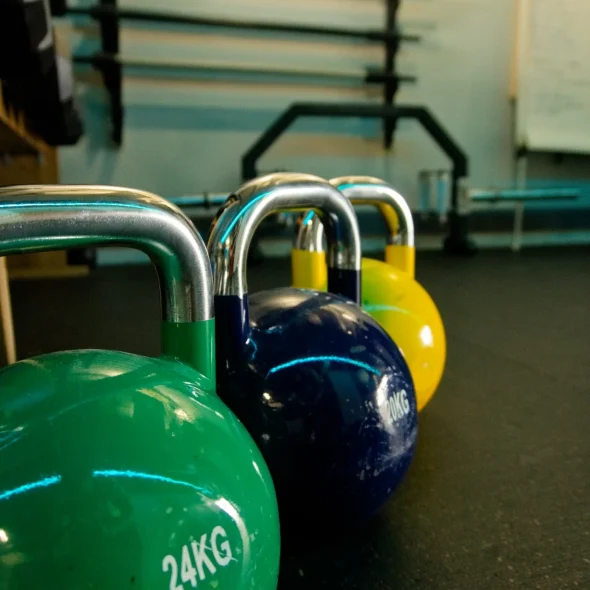 Healthfit Training Studio – Personal Training: 1 προπόνηση 35€, 4 προπονήσεις 128€, 8 προπονήσεις 240€, 12 προπονήσεις 336€. Ατομικά προγράμματα με καθοδήγηση.