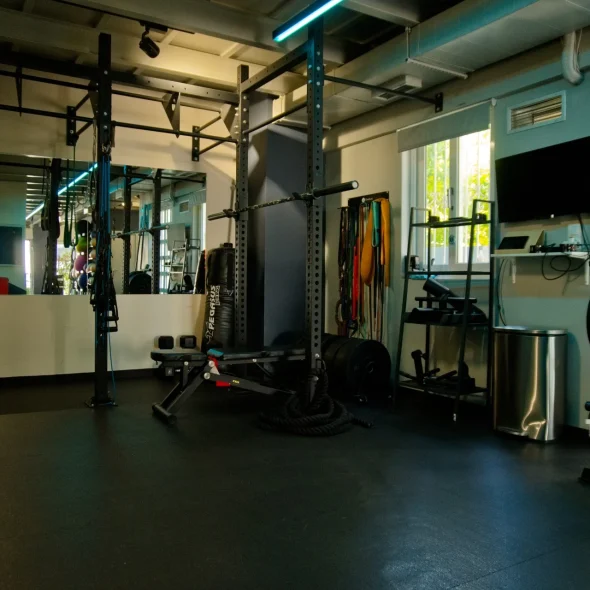 Healthfit Training Studio – Semi Personal (έως 3 άτομα) Προπονήσεις: 4 προπονήσεις 60€, 8 προπονήσεις 120€, 12 προπονήσεις 180€, έως 3 άτομα ανά session.