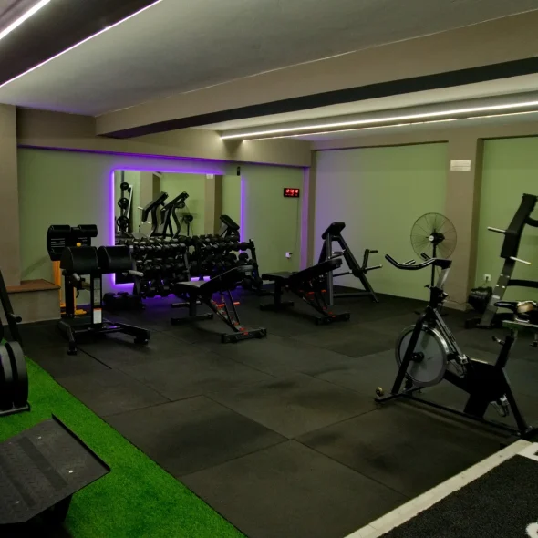 SelfMade Fitness Hub – Mini Group + Cross Training Combo: Συνδρομές 12 ή 16 προπονήσεων/μήνα με συνδυασμό τεχνικής και έντασης. Ολοκληρωμένη προπόνηση για πραγματικά αποτελέσματα.