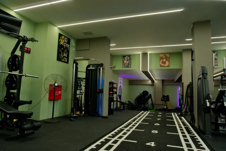 SelfMade Fitness Hub – Mini Groups: Μηνιαίες συνδρομές 4 έως 16 προπονήσεων για 1 έως 4 φορές την εβδομάδα. Εξατομικευμένη προπόνηση σε δυναμικό group περιβάλλον.