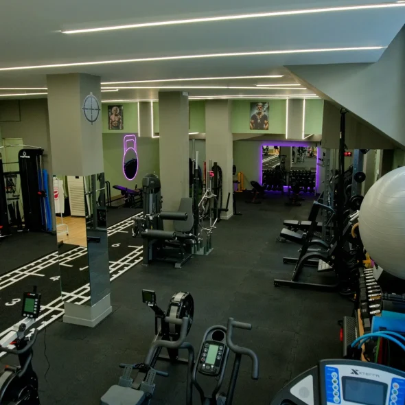 SelfMade Fitness Hub – Cross Training: Μηνιαίες συνδρομές 4, 8 ή 12 προπονήσεων για 1 έως 3 φορές την εβδομάδα. Προπόνηση υψηλής έντασης για δύναμη και αντοχή.