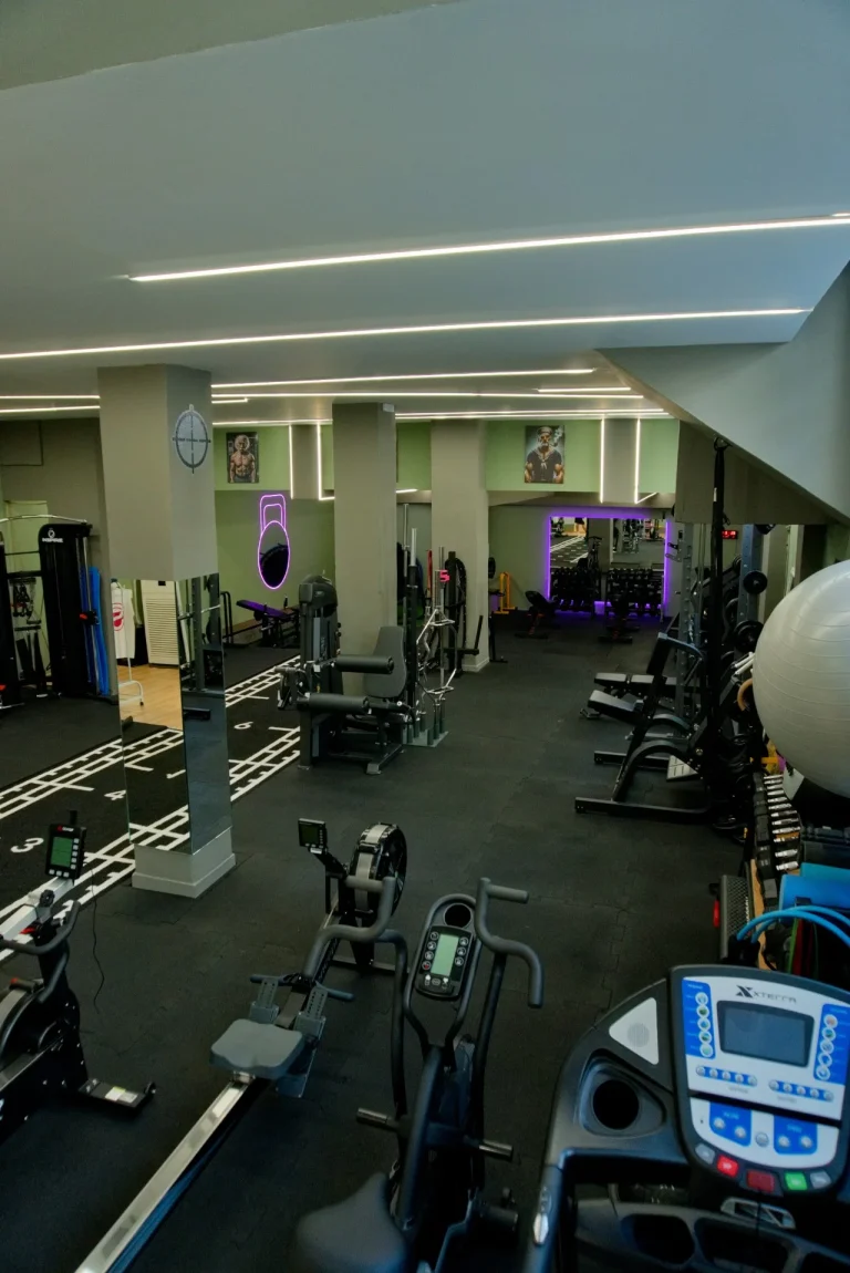 SelfMade Fitness Hub – Cross Training: Μηνιαίες συνδρομές 4, 8 ή 12 προπονήσεων για 1 έως 3 φορές την εβδομάδα. Προπόνηση υψηλής έντασης για δύναμη και αντοχή.