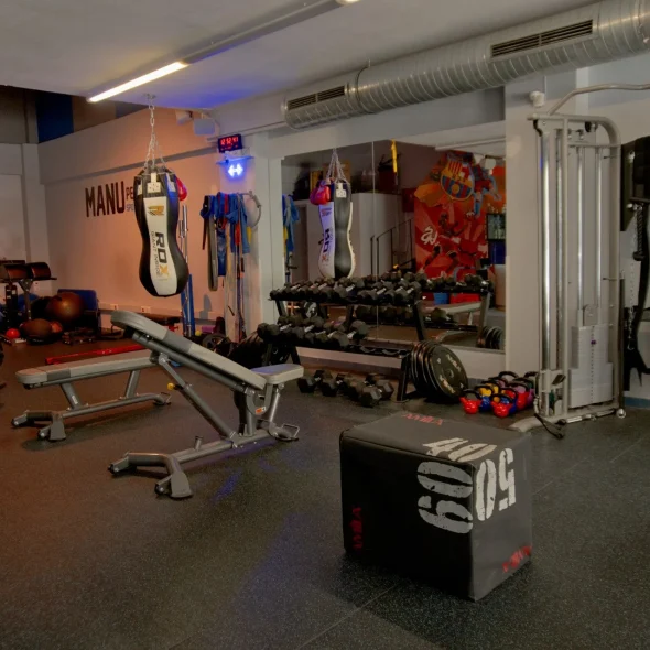 MANU Performance – Personal Group Προπονήσεις: από 1 έως 20 προπονήσεις το μήνα και τρίμηνο πακέτο 36 προπονήσεων με 250€.