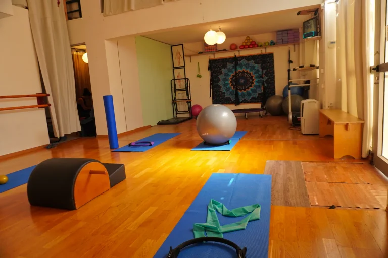 ΧΟΡΙΚΑ – Ομαδικά Προγράμματα: Επίλεξε 1 μάθημα με 7€ ή πακέτο 20 μαθημάτων με 100€. Ιδανικό περιβάλλον για άσκηση, χαλάρωση και προσωπική εξέλιξη.