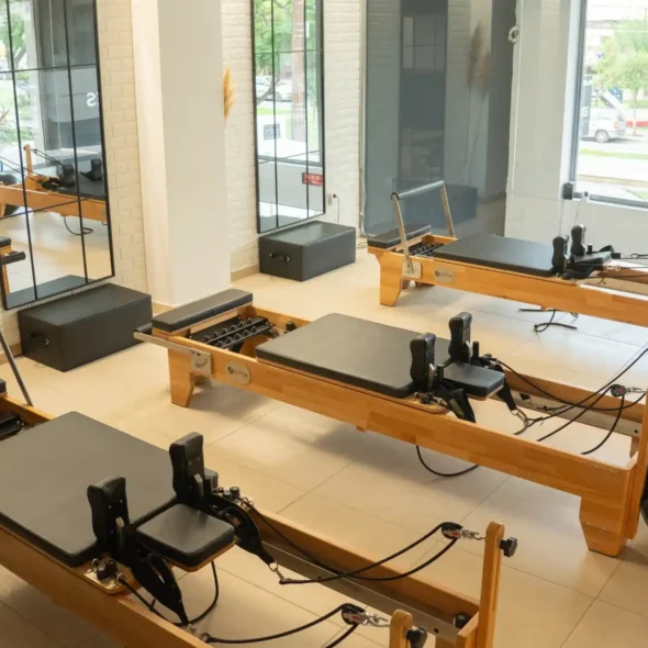 A8LITES – Pilates Reformer. Τιμοκατάλογος για μεμονωμένες, μηνιαίες, τρίμηνες και εξάμηνες συνδρομές Pilates Reformer.