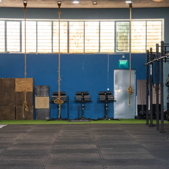 Athens Arena Box – Συνδρομή Strength Training & Calisthenics. Εικόνα από τα τμήματα δύναμης και καλλισθενικής γυμναστικής του Athens Arena Box.