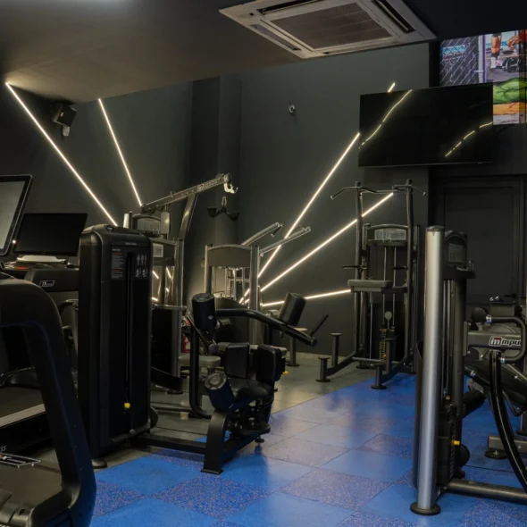 Titans Gym - Center - Φοιτητική Συνδρομή Όργανα. Εικόνα που παρουσιάζει τις φοιτητικές προσφορές για χρήση οργάνων στο γυμναστήριο.