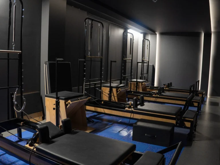 Titans Gym - Center - Pilates Reformer. Εικόνα από τον ειδικά διαμορφωμένο χώρο με κρεβάτια Pilates Reformer του γυμναστηρίου.