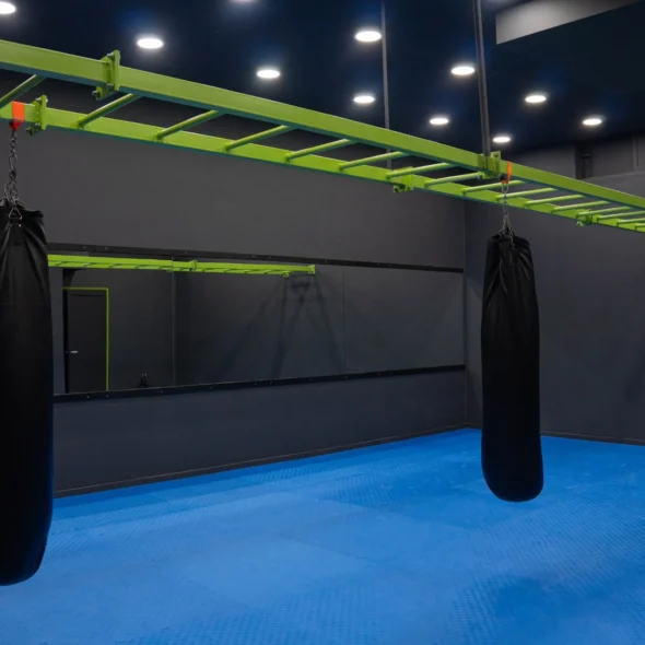 Titans Gym – SR – Ηγουμενίτσα – Πολεμικές Τέχνες. Εικόνα από τον χώρο των μαχητικών τεχνών του γυμναστηρίου στην Ηγουμενίτσα.