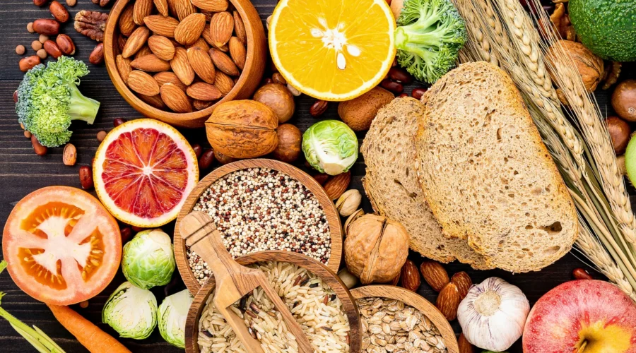 10 Μύθοι Διατροφής που σου «Κλέβουν» τα Αποτελέσματα: Ώρα για την Αλήθεια!