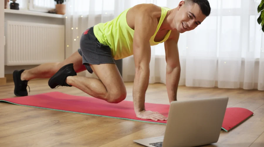 Online Training vs Γυμναστήριο: Ποιο είναι το ιδανικό για τους στόχους σου;