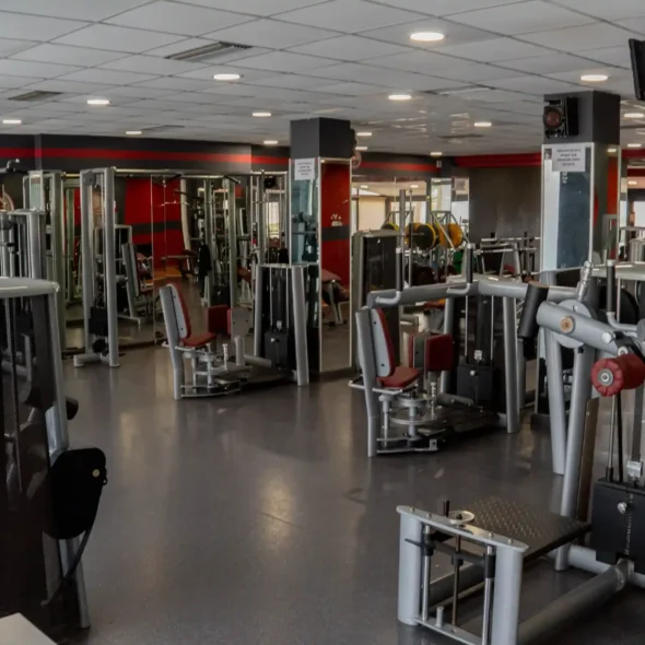 Dragons Fight Academy – Συνδρομή Open Gym. Εικόνα που προβάλλει τον εξοπλισμό και τον χώρο του ελεύθερου γυμναστηρίου στην ακαδημία.