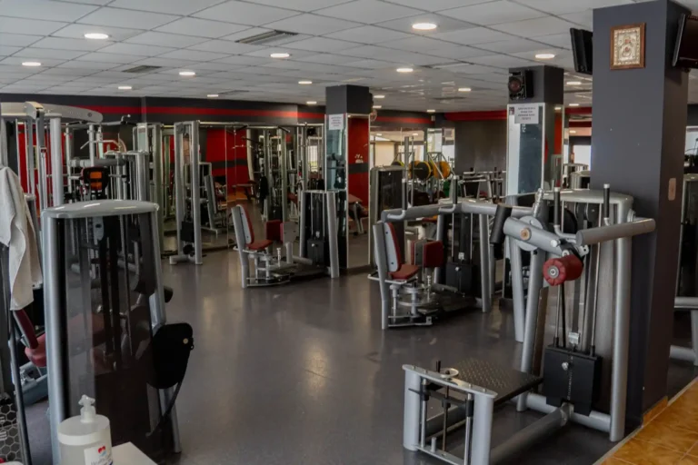 Dragons Fight Academy – Συνδρομή Open Gym. Εικόνα που προβάλλει τον εξοπλισμό και τον χώρο του ελεύθερου γυμναστηρίου στην ακαδημία.