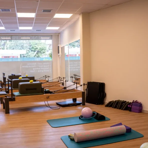 Zenious Studio Pilates – Personal Training Pilates Reformer (2 Άτομα). Συνδυαστική προπόνηση για δύο άτομα σε κρεβάτια Reformer.