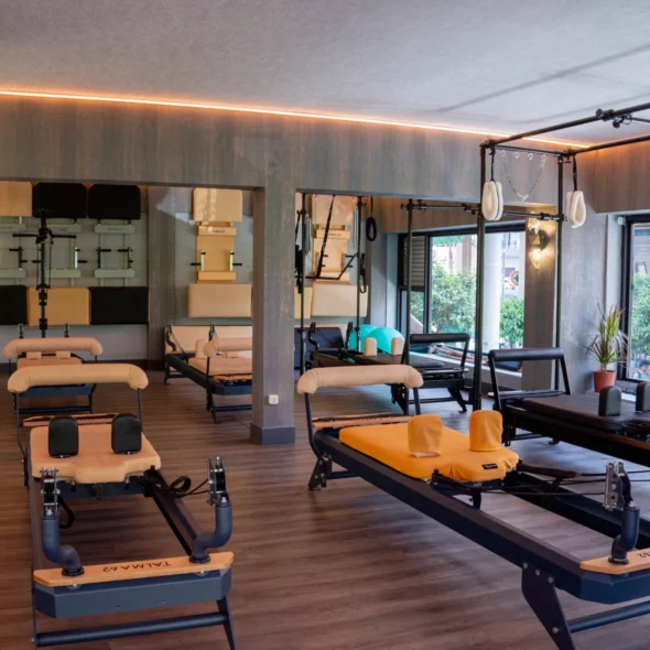 Fitness Therapy Wellness Club - Pilates Reformer & Cadillac. Ανακαλύψτε τα πακέτα για απεριόριστες συνεδρίες Pilates Reformer και Cadillac.