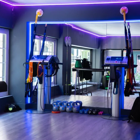 Fitness Therapy Wellness Club - EMS Sculpting Pro IV. Επαναστατική τεχνολογία Sculpting για άμεση σύσφιξη και λιποδιάλυση σε συνεδρίες των 30 λεπτών.