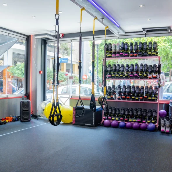 Fitness Therapy Wellness Club - Ομαδικά. Επιλέξτε ανάμεσα σε Kangoo Jumps, TRX, Cross Training και Zumba για την απόλυτη fitness εμπειρία.