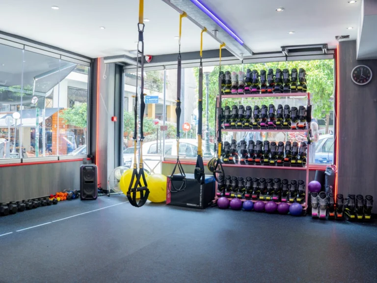 Fitness Therapy Wellness Club - Ομαδικά. Επιλέξτε ανάμεσα σε Kangoo Jumps, TRX, Cross Training και Zumba για την απόλυτη fitness εμπειρία.