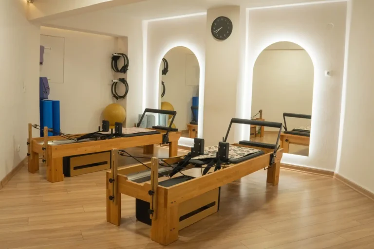 Physical Lab – Pilates Reformer (Συνδρομές). Δείτε τις τιμές για προπόνηση σε κρεβάτια Reformer από 17€ για ημερήσια και έως 170€ για μηνιαία πακέτα στο Physical Lab.