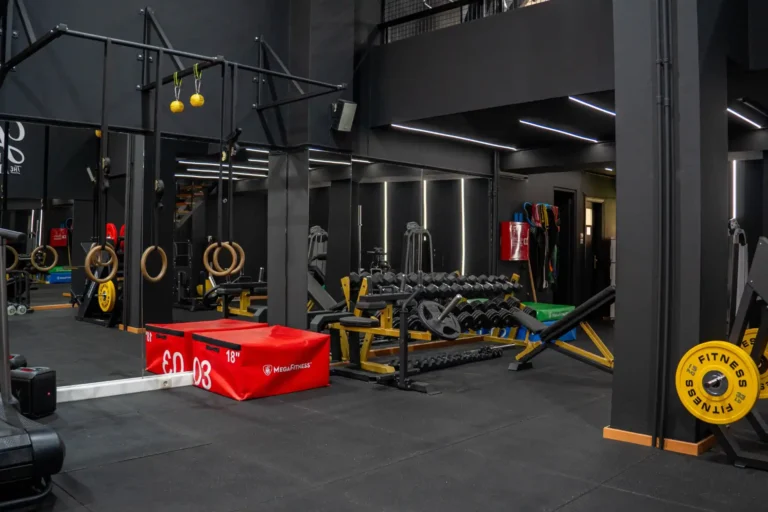 Fitness for Life – The Art Of Suffering (Semi Personal Συνδρομές). Δείτε τις τιμές για προπόνηση σε μικρά γκρουπ από 15€ έως και πακέτα 20 προπονήσεων στα 150€.