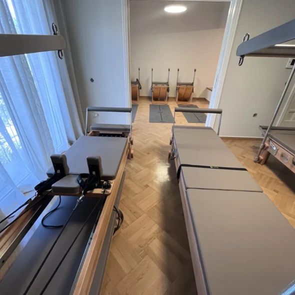 Noesis Pilates - Pilates Reformer – εξοπλισμός Reformer και Cadillac στο στούντιο